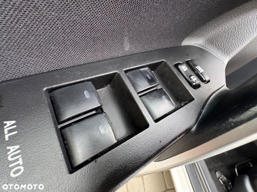 Toyota Auris 1.8 HSD Luna - 26