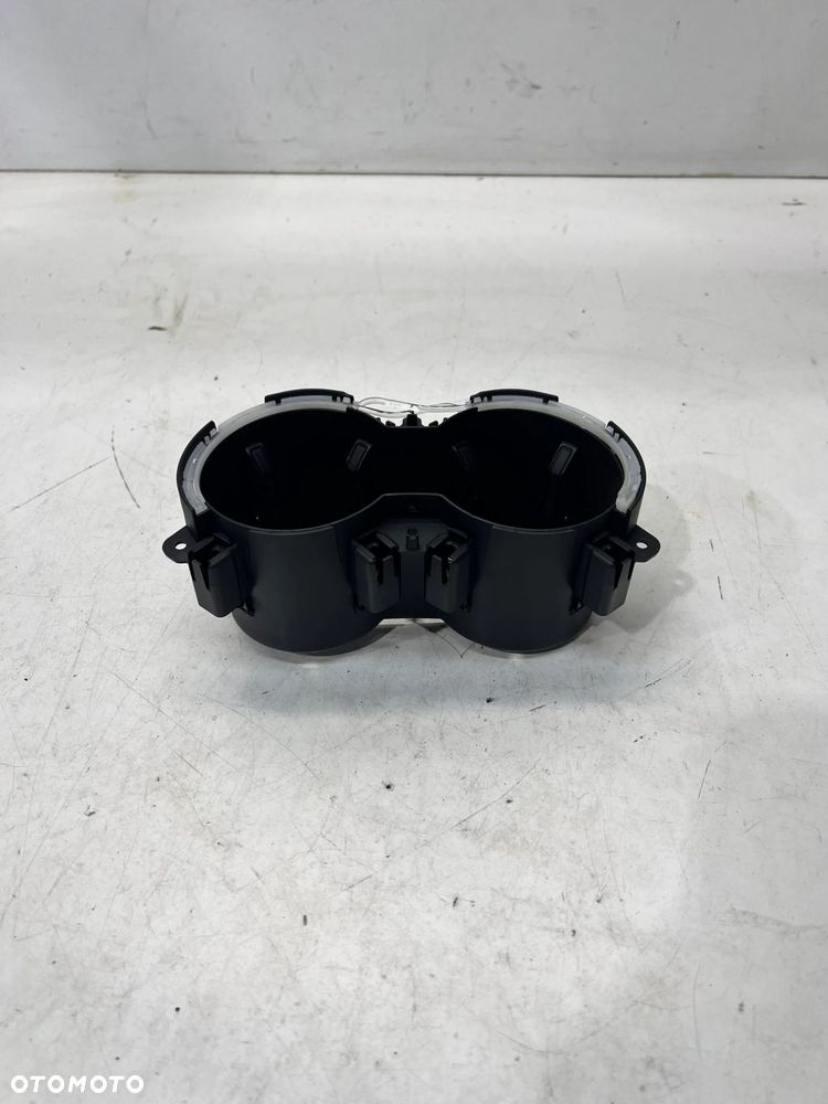 UCHWYT SCHOWEK NA KUBKI AUDI A4 B9 8W0862533A/B - 2