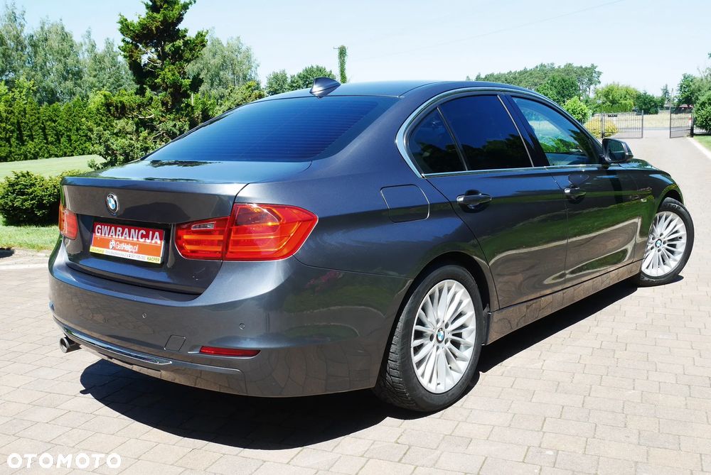 BMW Seria 3 318d Luxury Line - 13