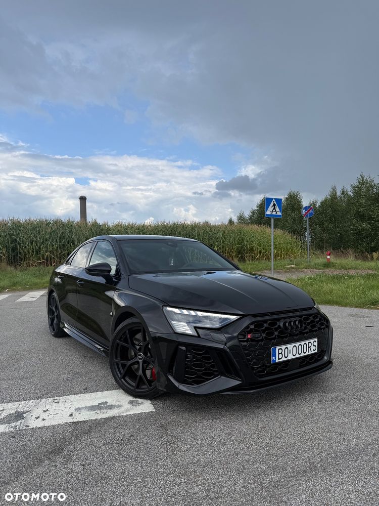 Audi RS3 Limousine - 1