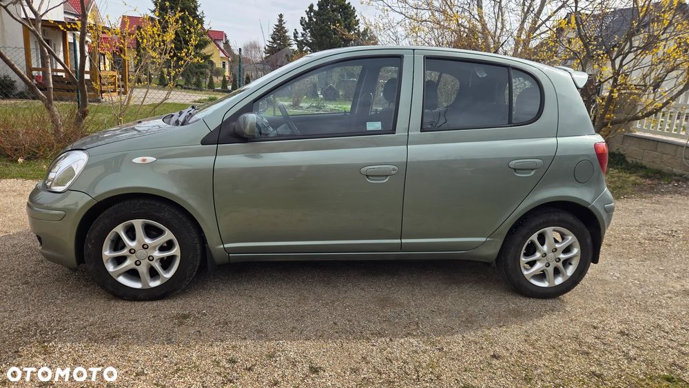 Toyota Yaris - 10