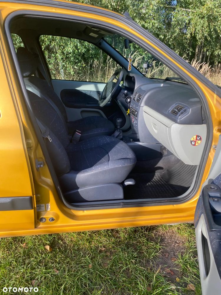 Renault Clio 1.2 16V Authentique - 17