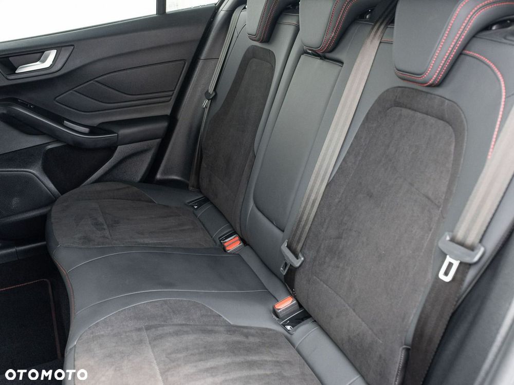 Ford Focus 2.3 EcoBoost ST X - 26