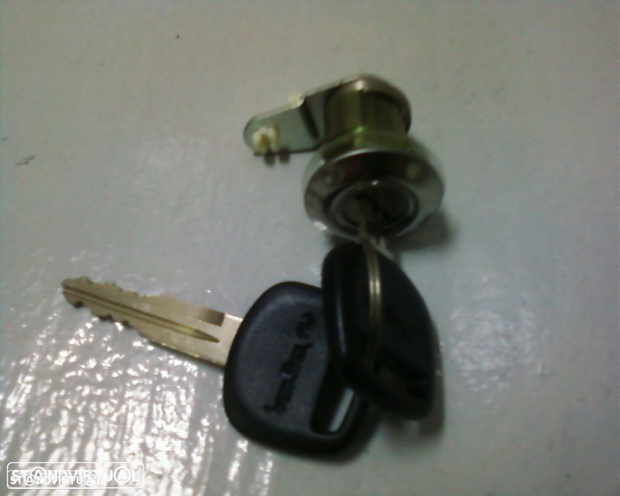 fecho porta bedford NKR isuzu - 1