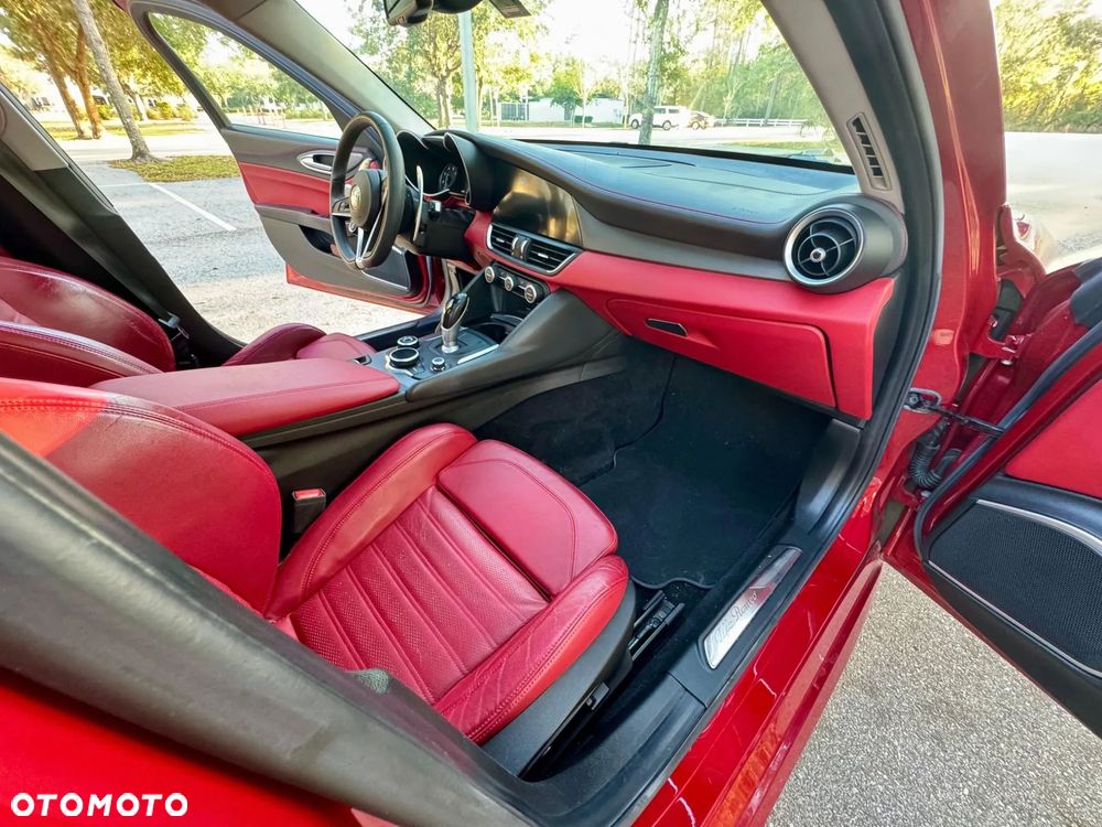 Alfa Romeo Giulia 2.0 Turbo 16V AT8-Q4 Ti - 25