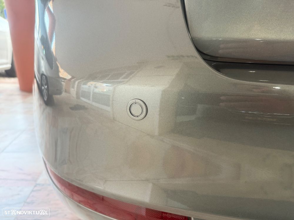 VW Golf Plus 1.6 TDi Highline - 23