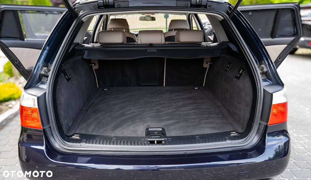 BMW Seria 5 530i Touring - 25