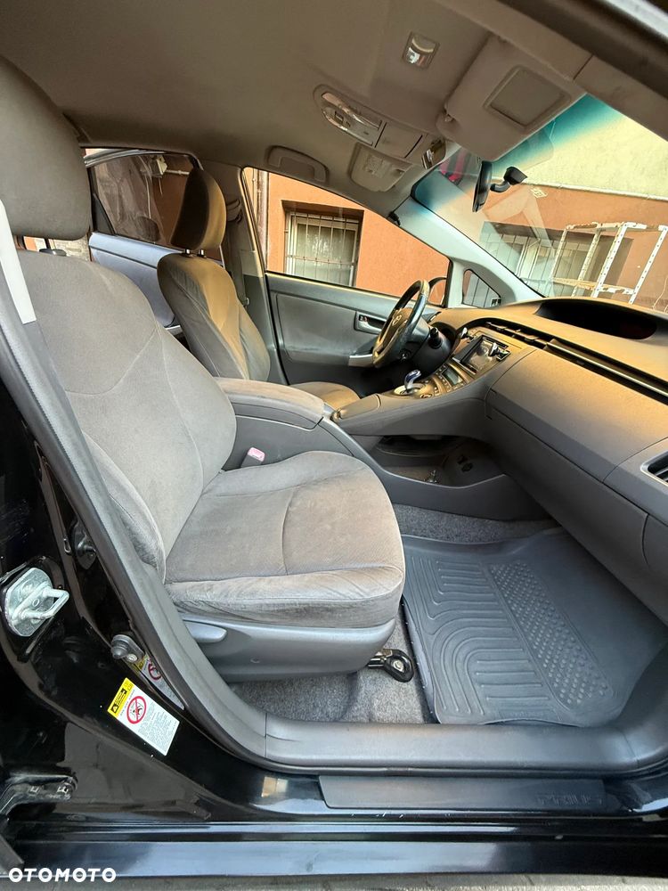 Toyota Prius - 3