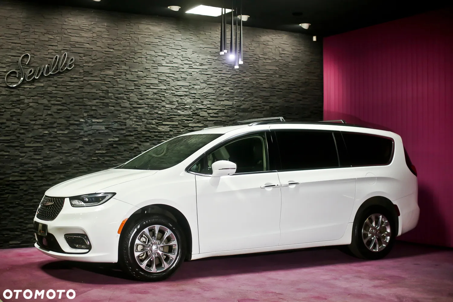 Chrysler Pacifica - 4