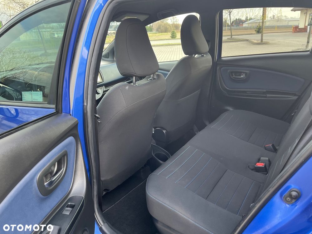 Toyota Yaris Hybrid 100 Selection - 19