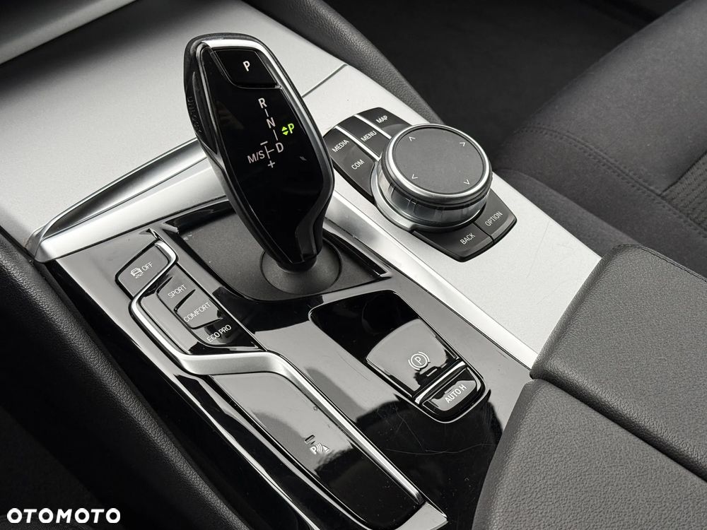 BMW Seria 5 520d xDrive Sport Line - 23