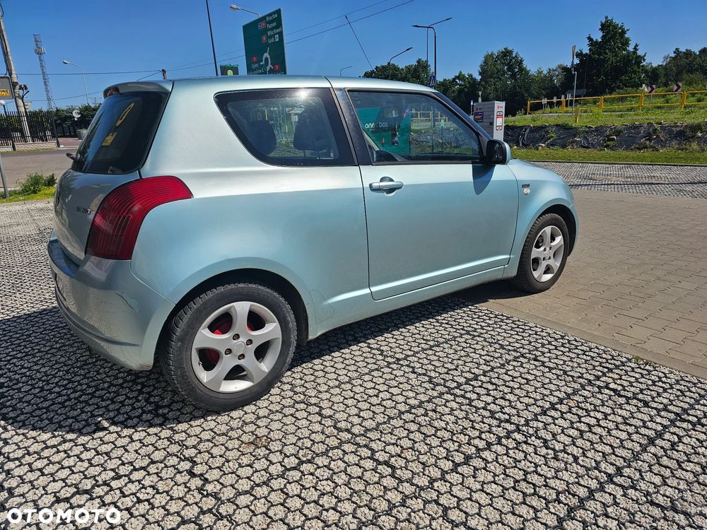 Suzuki Swift 1.3 DDiS 16v GLX - 21