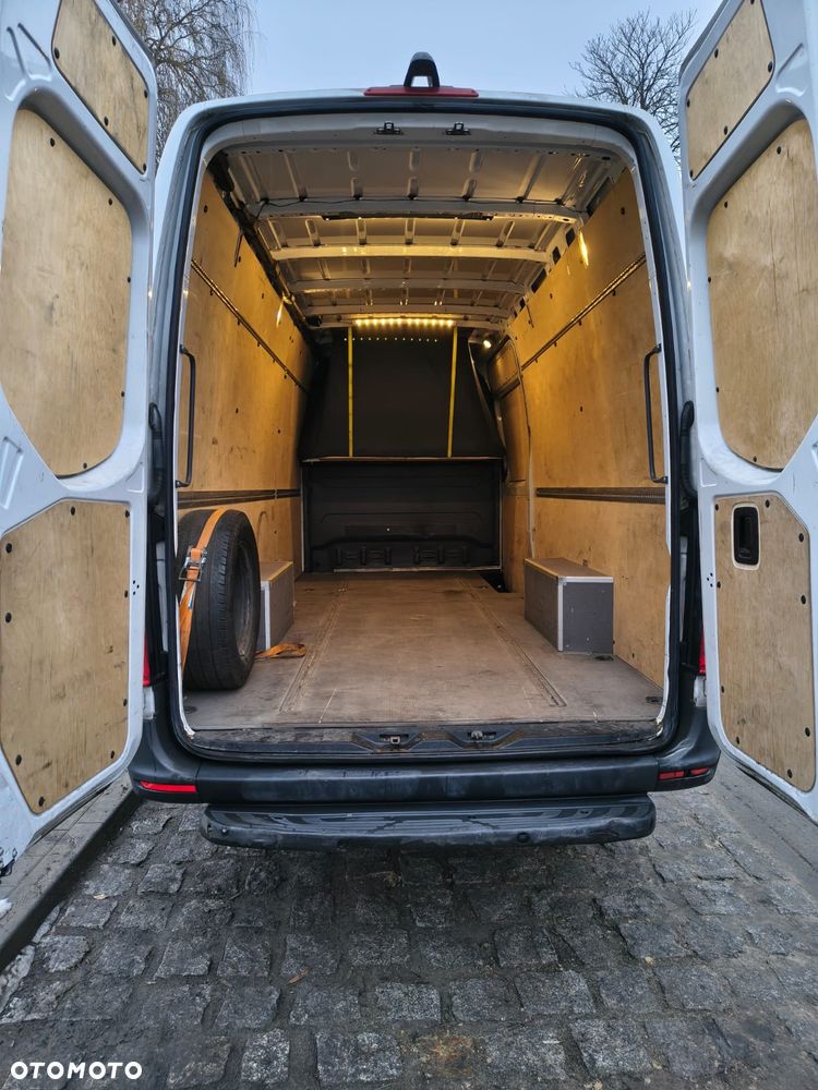 Mercedes-Benz Sprinter - 11