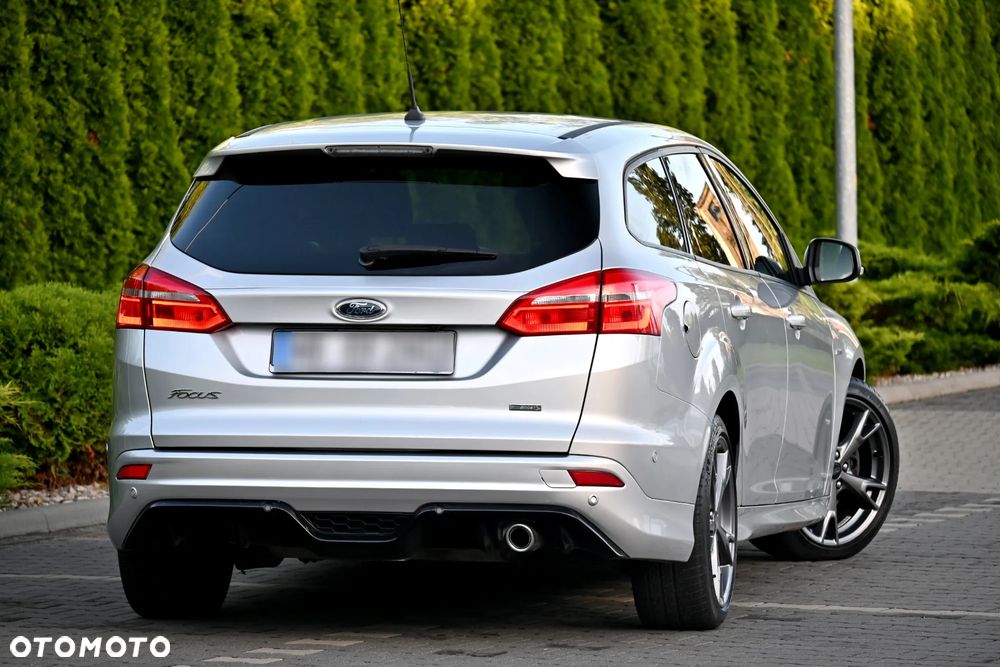 Ford Focus 1.5 EcoBoost ST-Line - 11