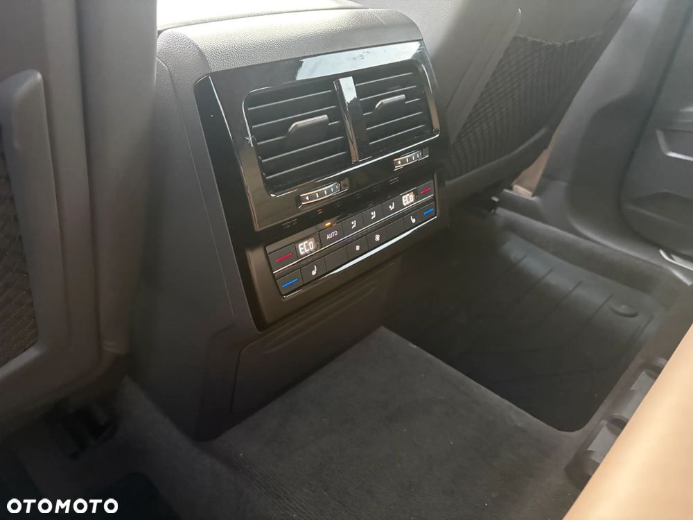 Volkswagen Touareg - 21