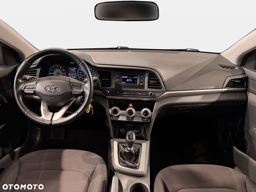 Hyundai Elantra - 16