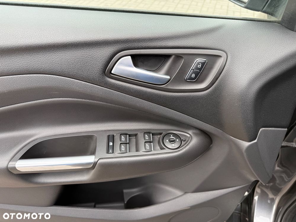 Ford Kuga 2.0 TDCi 2x4 Titanium - 23