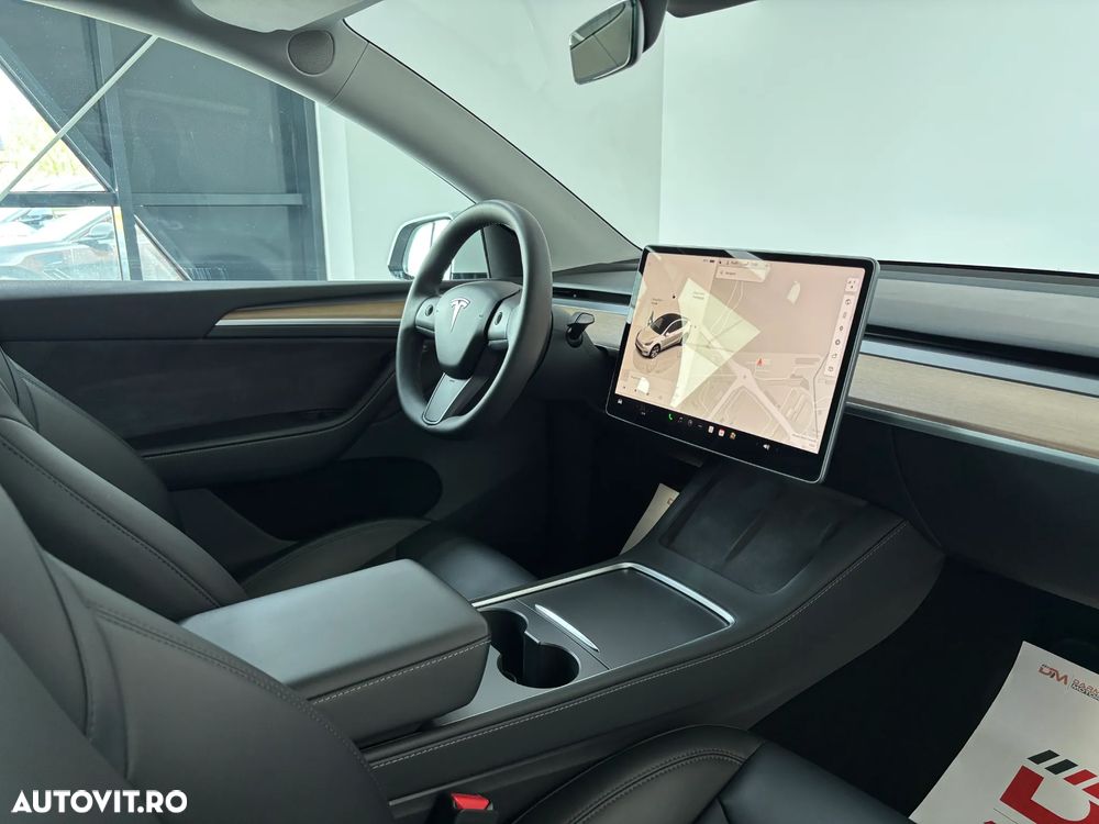 Tesla Model Y - 7
