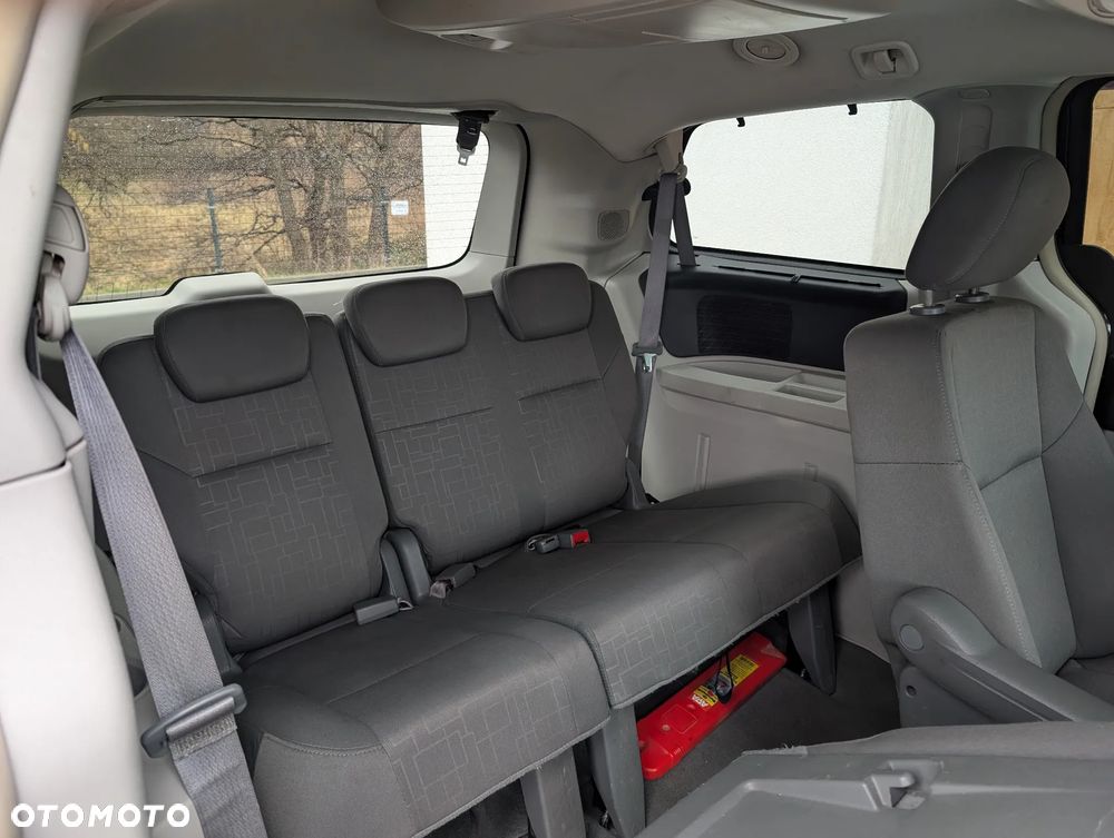 Volkswagen Routan - 8