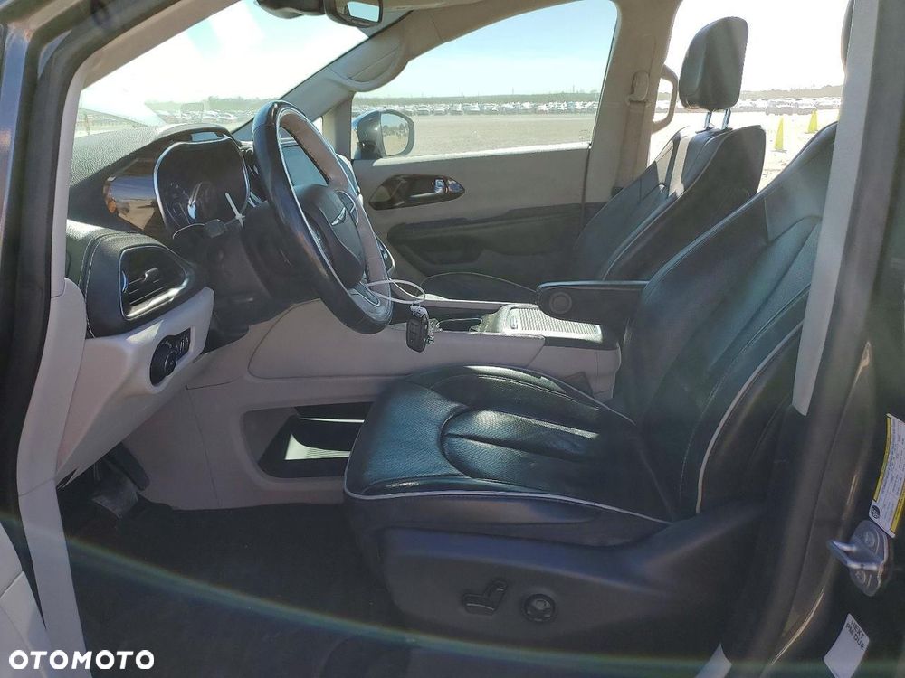 Chrysler Pacifica - 6