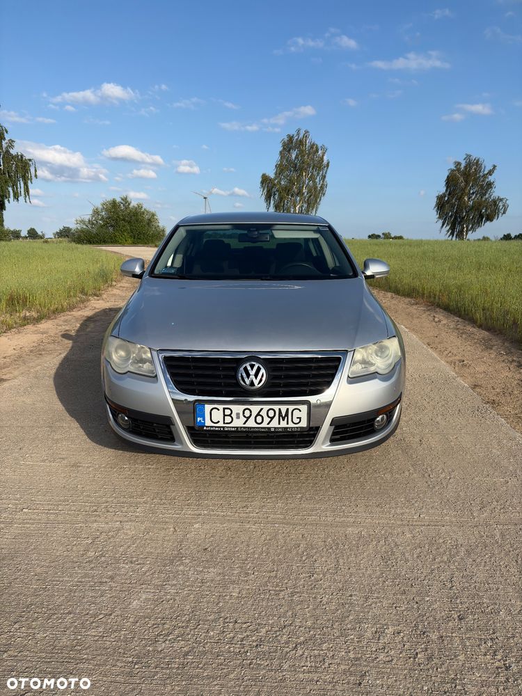 Volkswagen Passat 1.6 Comfortline - 2
