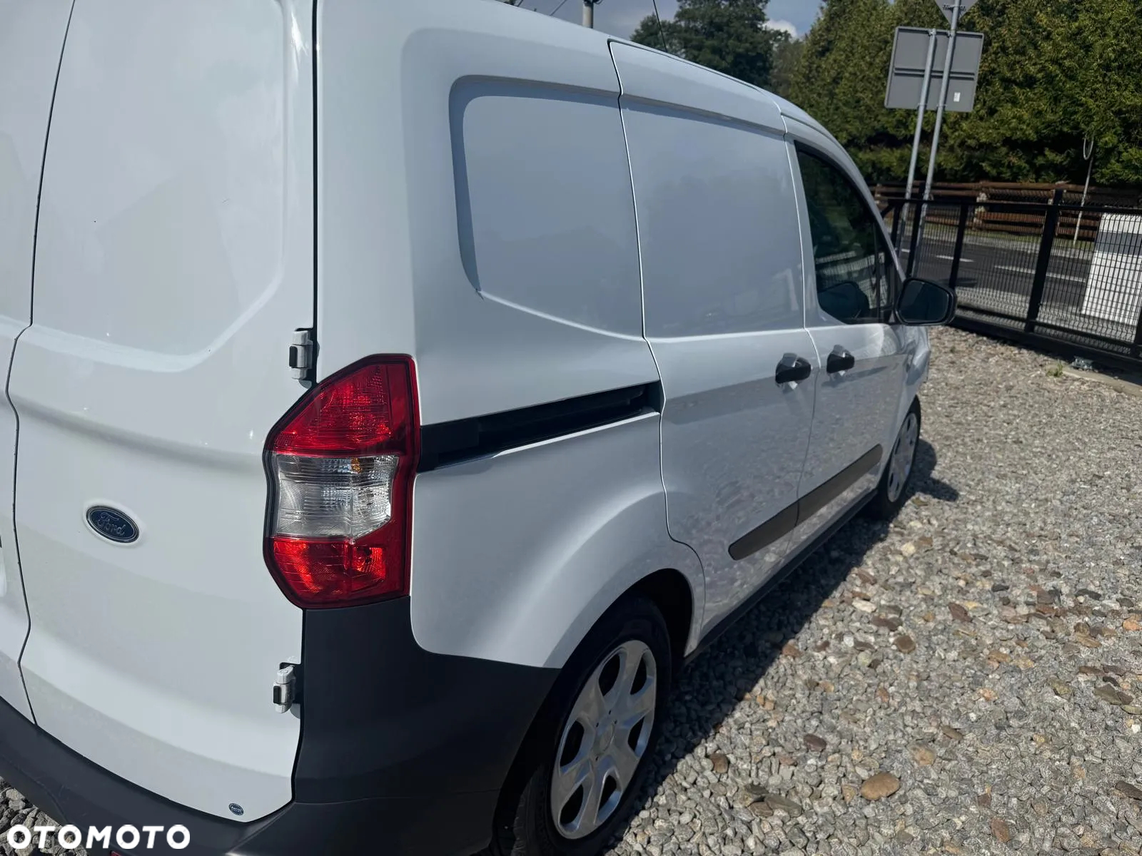 Ford Courier - 7
