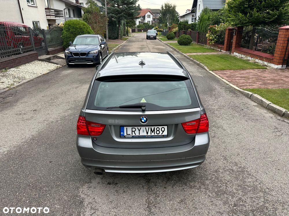 BMW Seria 3 318i - 12