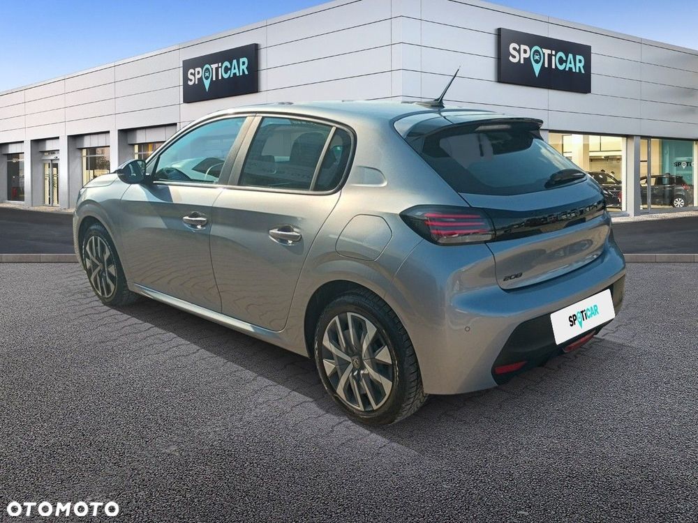 Peugeot 208 - 8