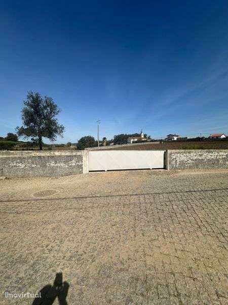 Aluga-se Estaleiro/ Terreno/ Espaço - Grande imagem: 2/11