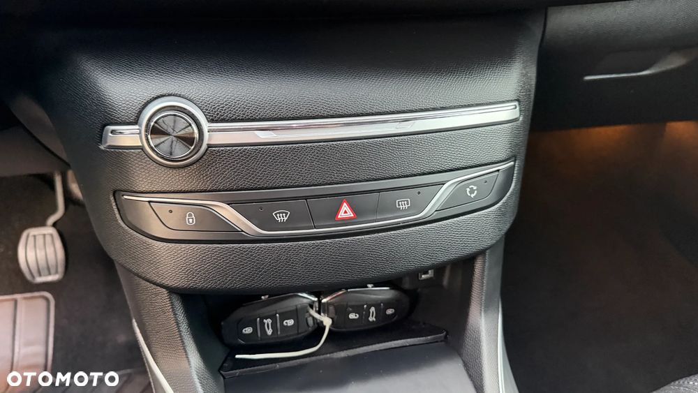 Peugeot 308 1.2 PureTech GPF Allure Pack S&S - 29