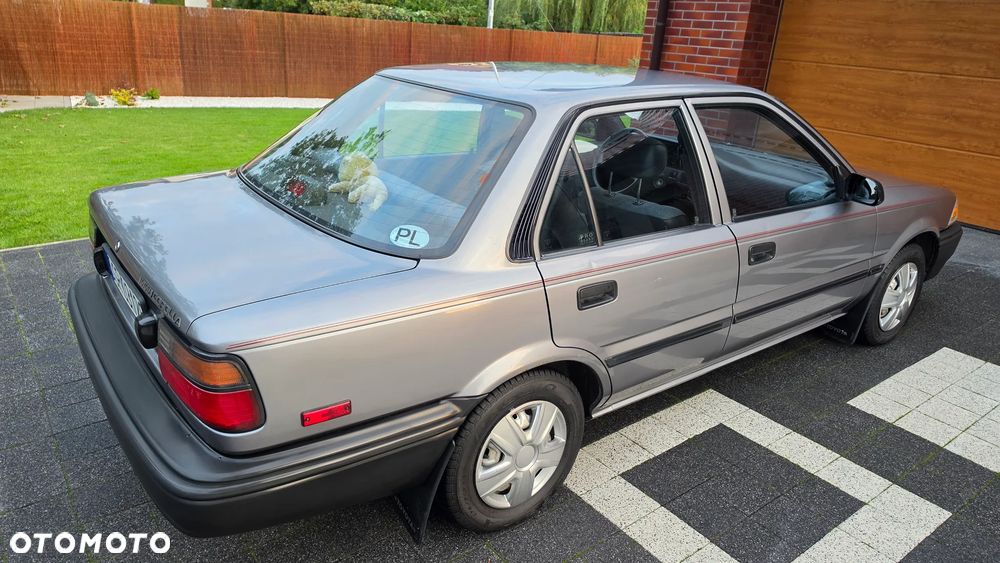 Toyota Corolla 1.6 GL - 10