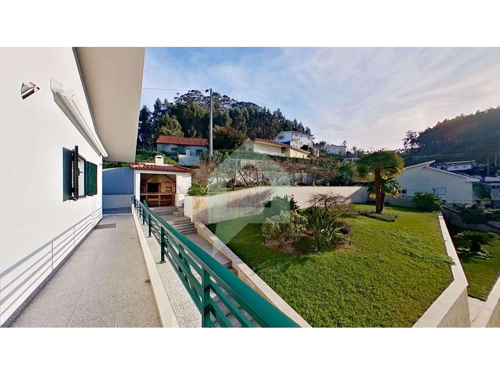 Moradia individual V4, de dois andares, em Quintiães, Barcelos. - Grande imagem: 3/32