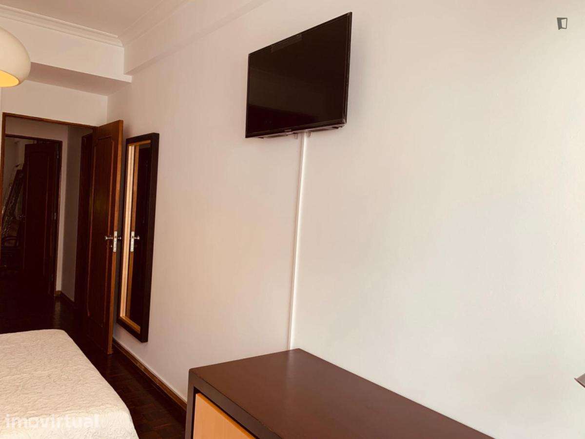 Quarto - localizado em Benfica Lisbon - Grande imagem: 4/13