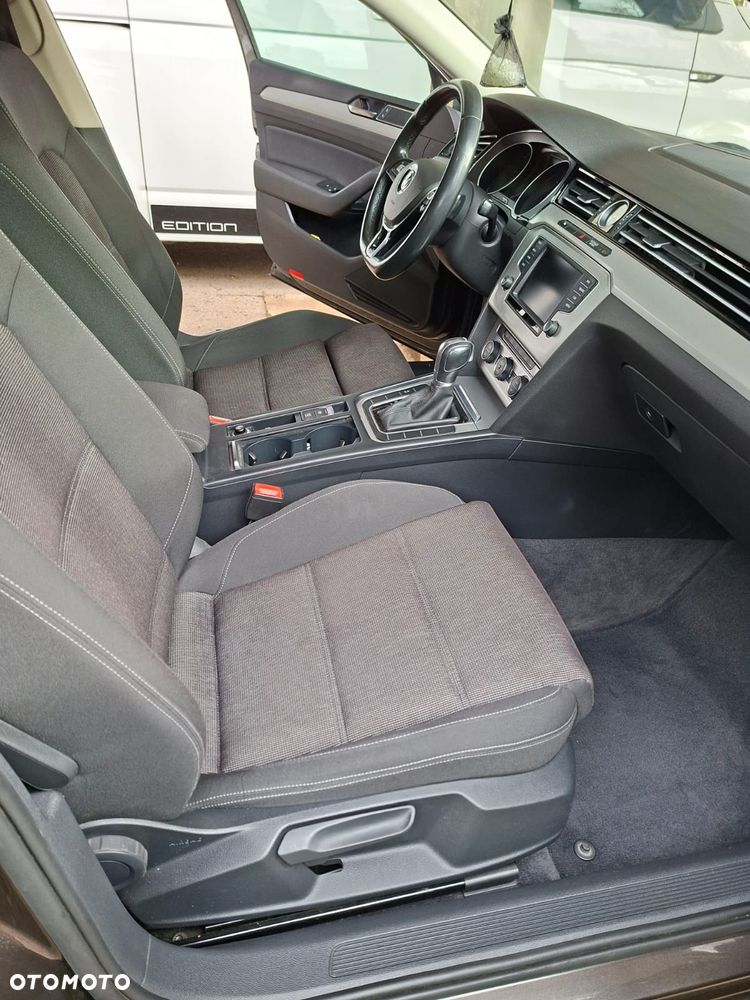 Volkswagen Passat - 10