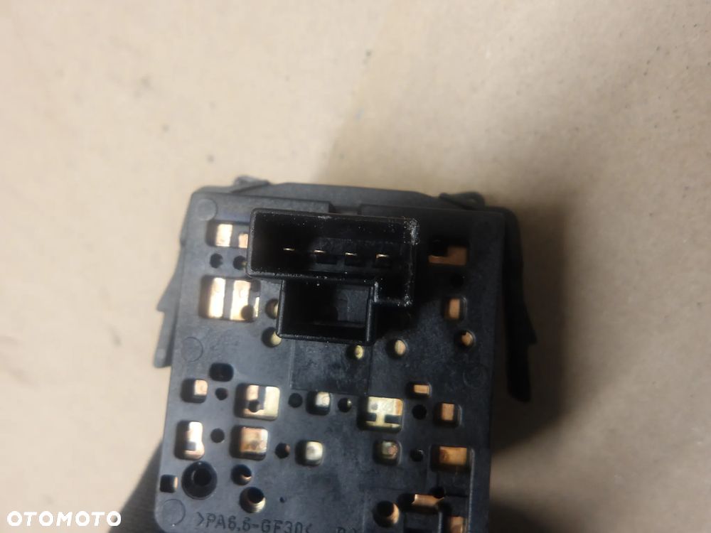 OPEL CORSA C LIFT 03-06 1.0B PRZEŁĄCZNIK ZESPOLONY MANETKA KIERUNKOWSKAZÓW WYCIERACZEK 09185417 09185413 - 11