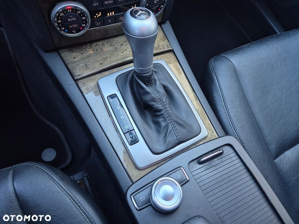 Mercedes-Benz Klasa C 320 T CDI DPF 4Matic 7G-TRONIC Avantgarde - 17