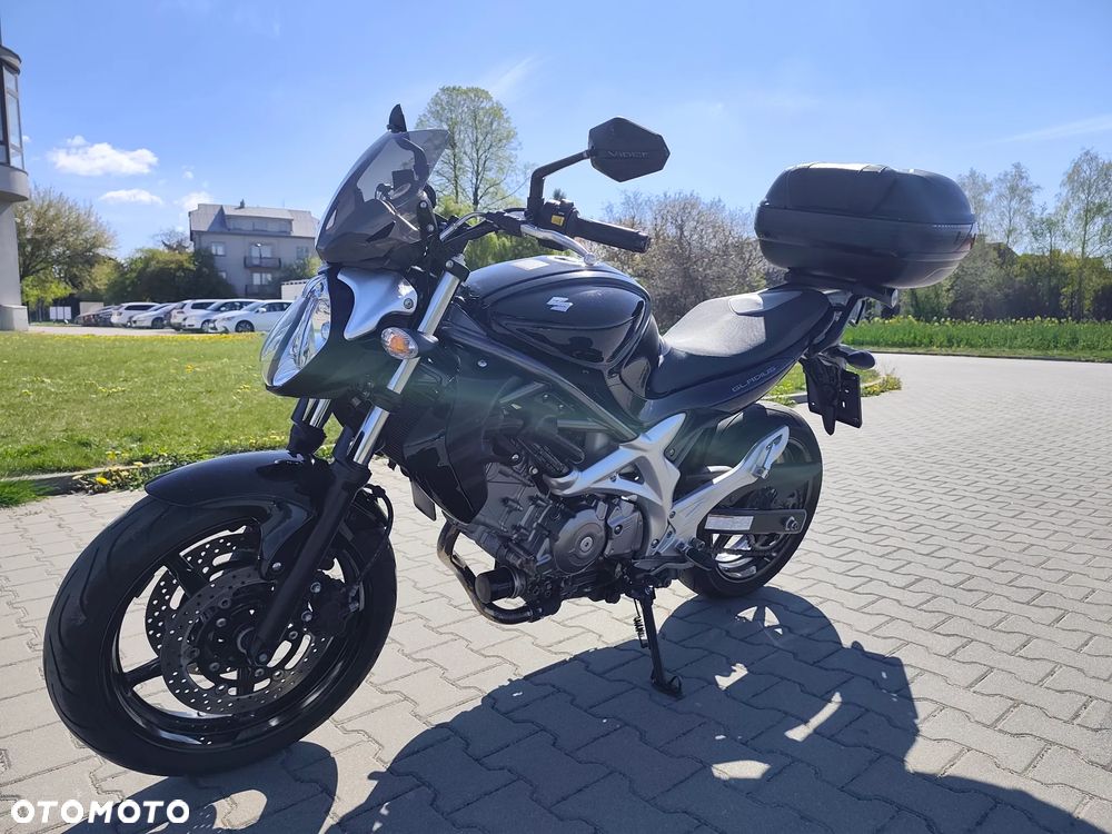 Suzuki Gladius - 6