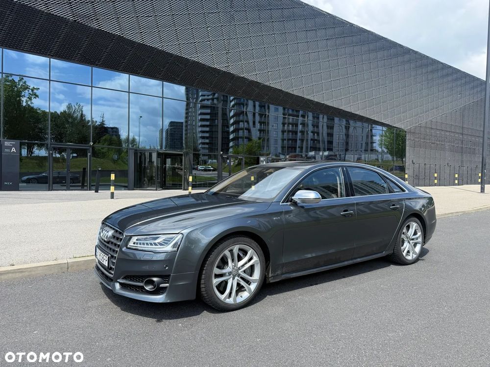 Audi S8 - 1
