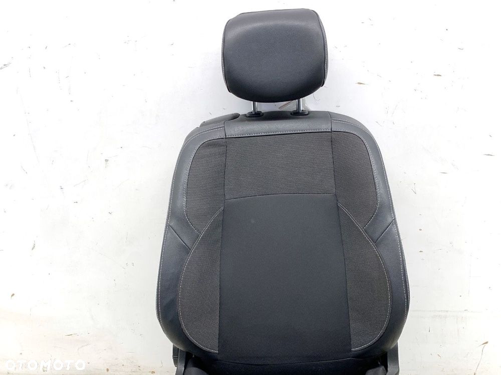 FOTEL PRAWY PRZÓD  RENAULT MEGANE CC (EZ0/1_) 2010 - 2022 1.4 TCe (EZ0F, EZ1V) 96 kW [131 KM] - 2