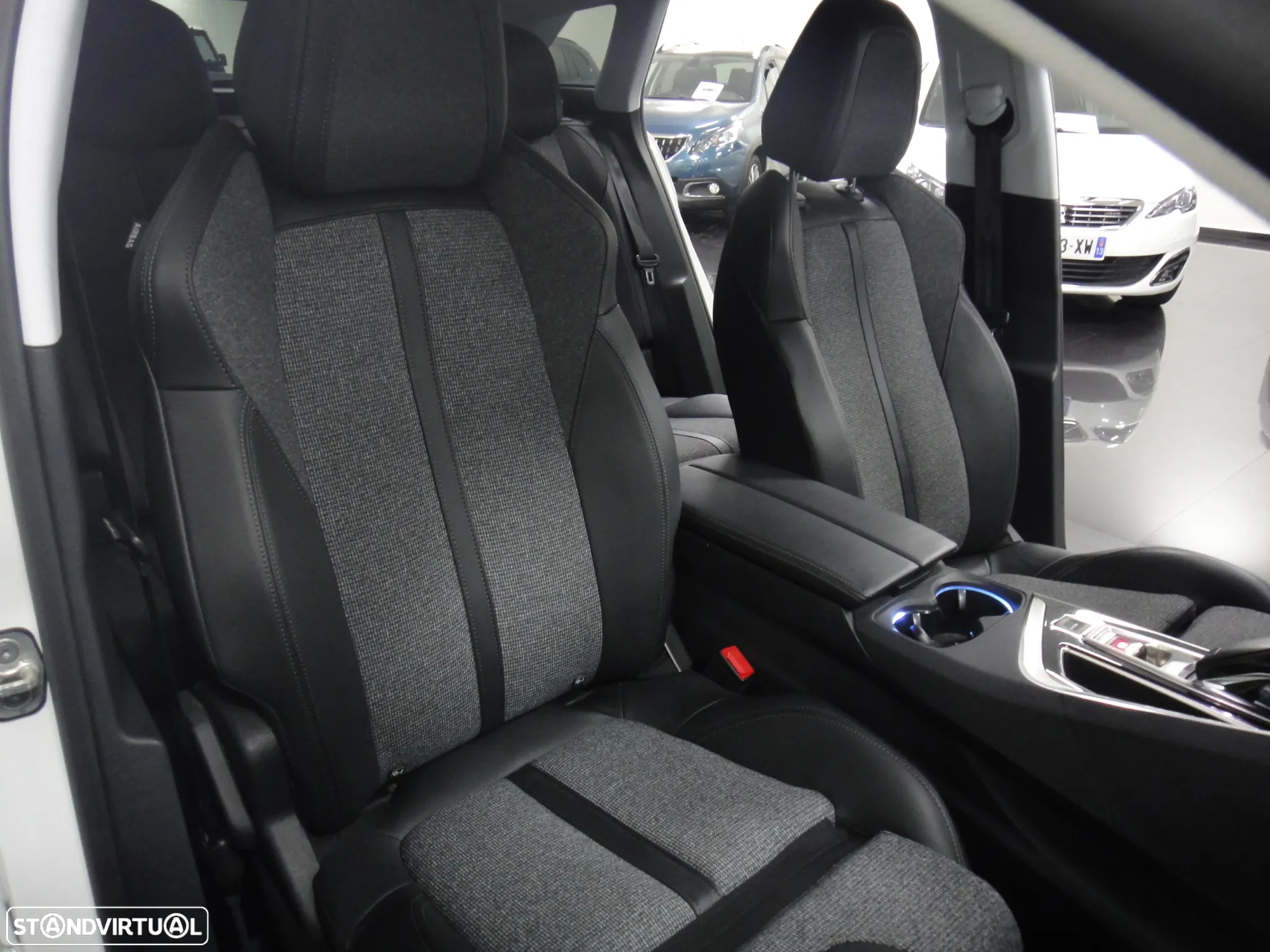 Peugeot 3008 1.2 PureTech Allure EAT8 - 22