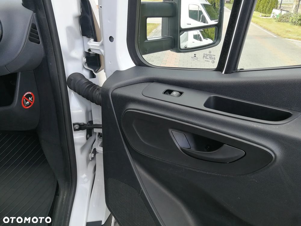 Mercedes-Benz Sprinter - 12