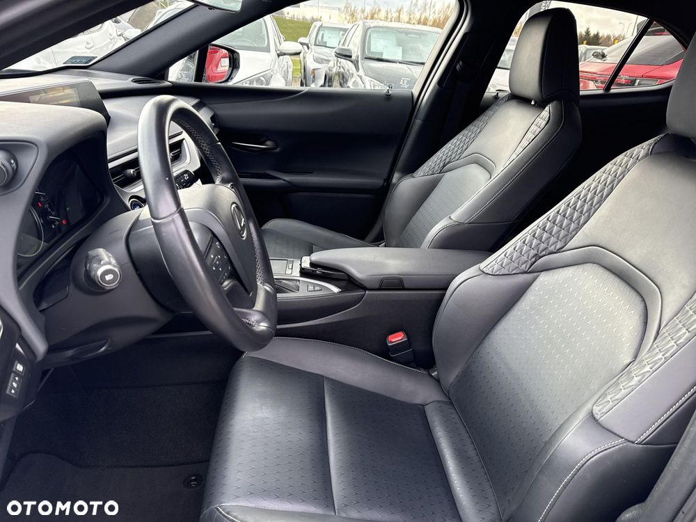 Lexus UX - 15
