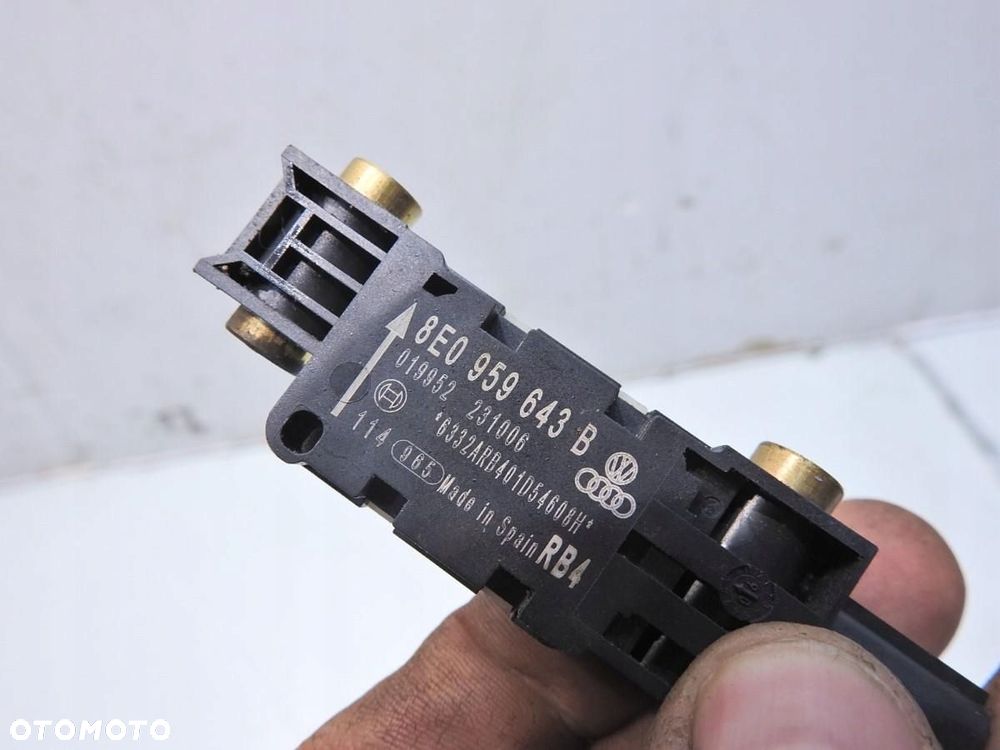 SENSOR UDERZENIOWY AUDI A4 B7 8E0959643B - 5
