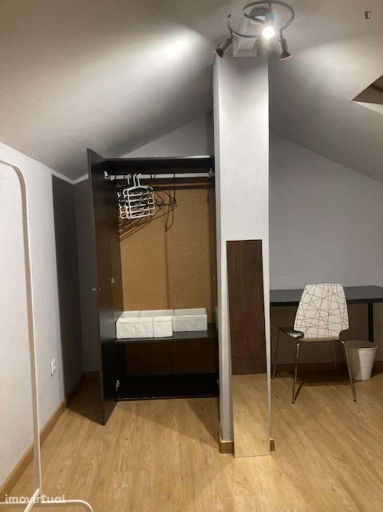 Quarto - localizado em Paranhos Porto - Grande imagem: 3/19