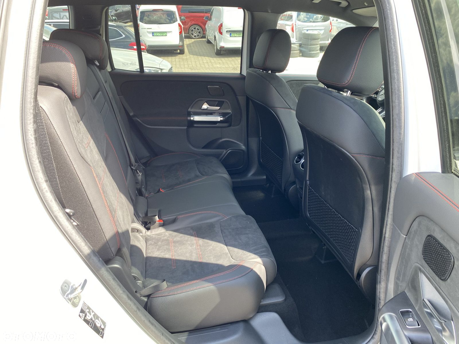 Mercedes-Benz GLB - 23