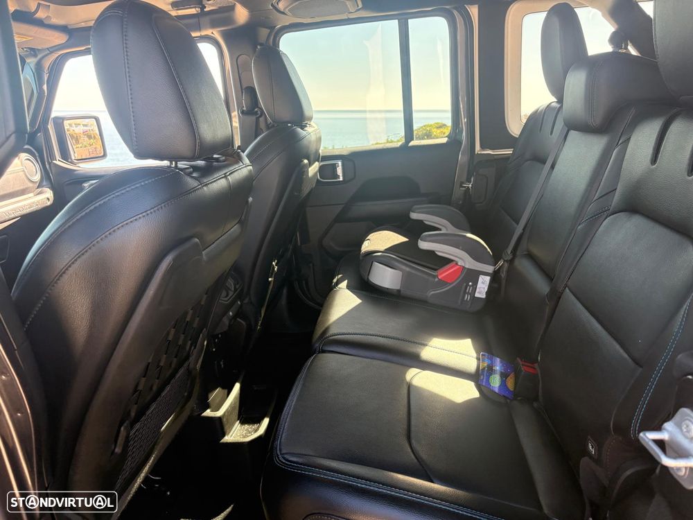 Jeep Wrangler - 16