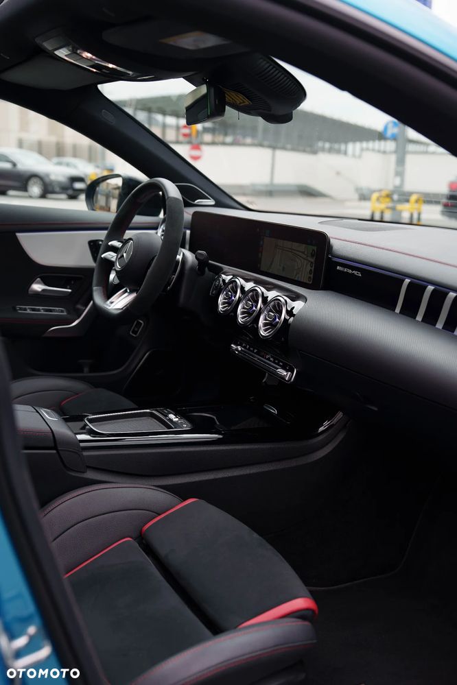 Mercedes-Benz CLA AMG 45 S 4-Matic+ 8G-DCT - 17
