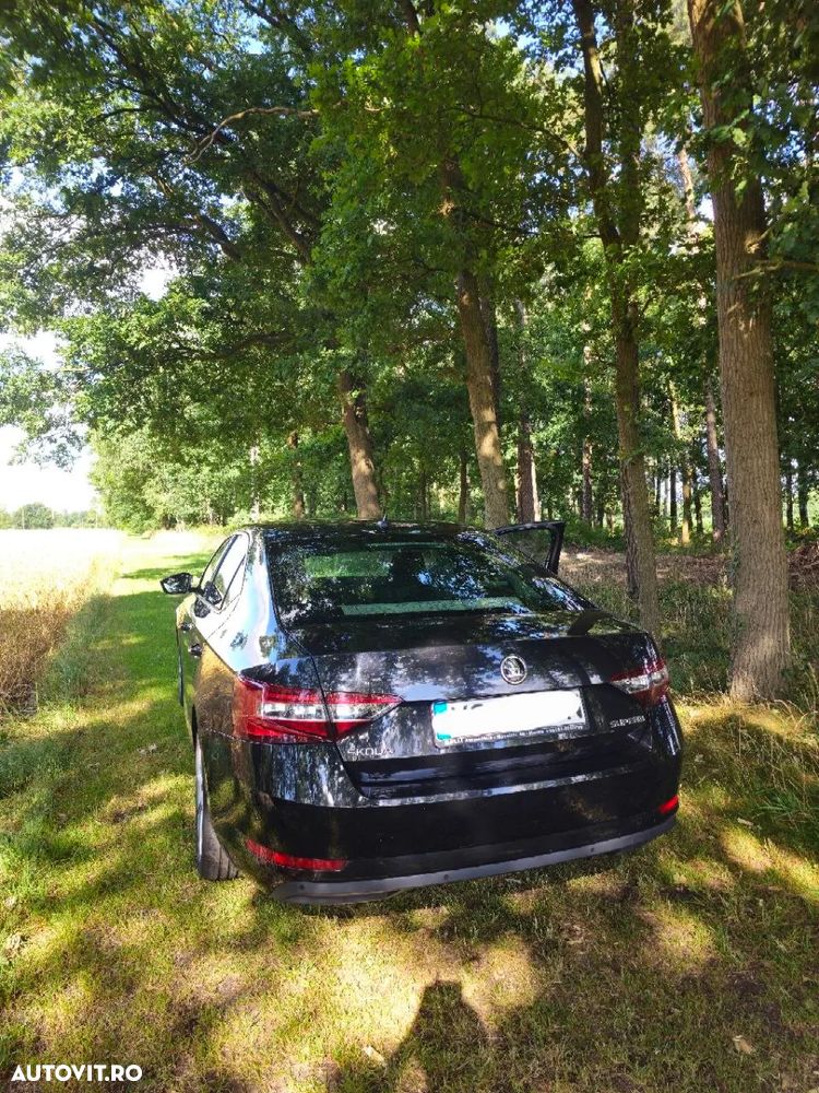 Skoda Superb 2.0 TDI DSG Ambition - 2