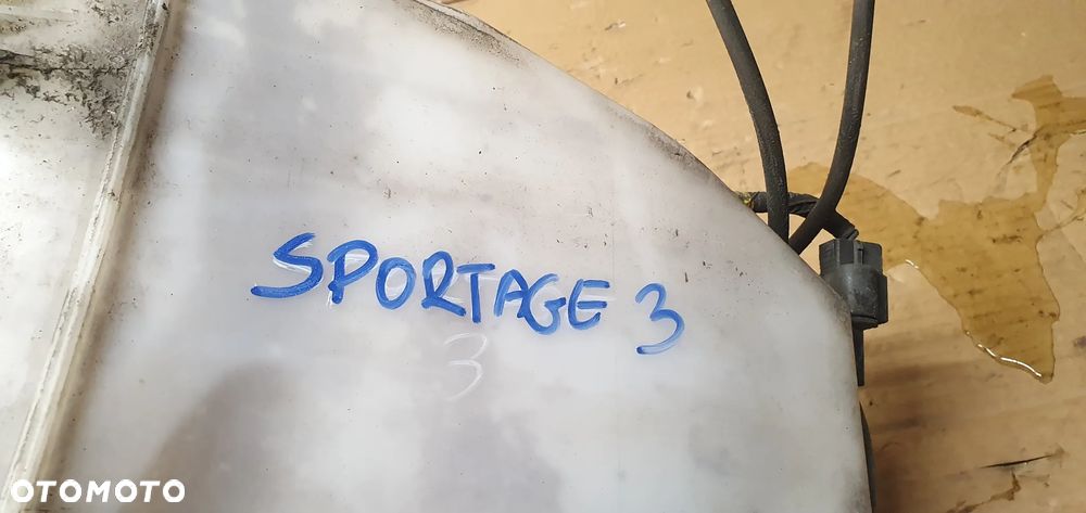 Zbiorniczek spryskiwaczy pompki Kia Sportage III 98610-3W500 - 8