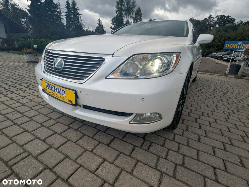 Lexus LS 460 AWD - 19